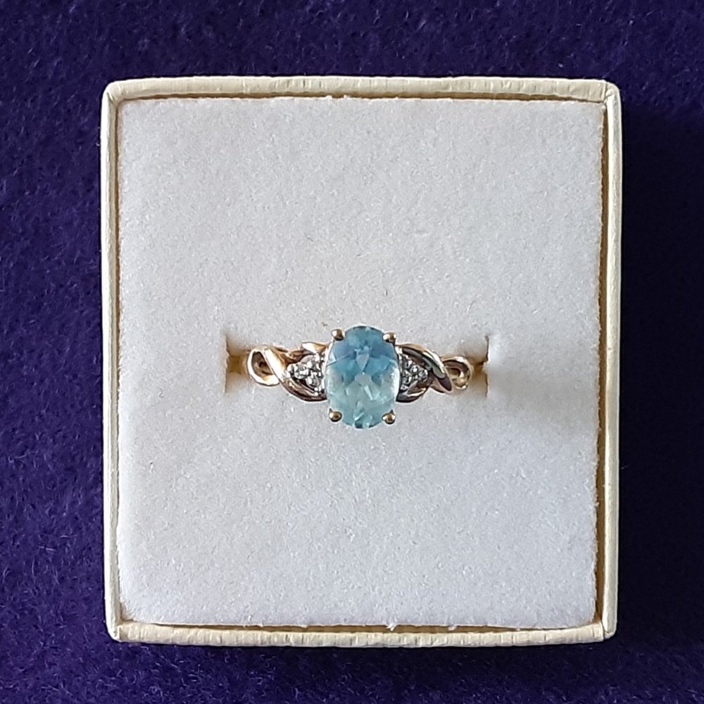 Blue Topaz and Yellow Gold Ring